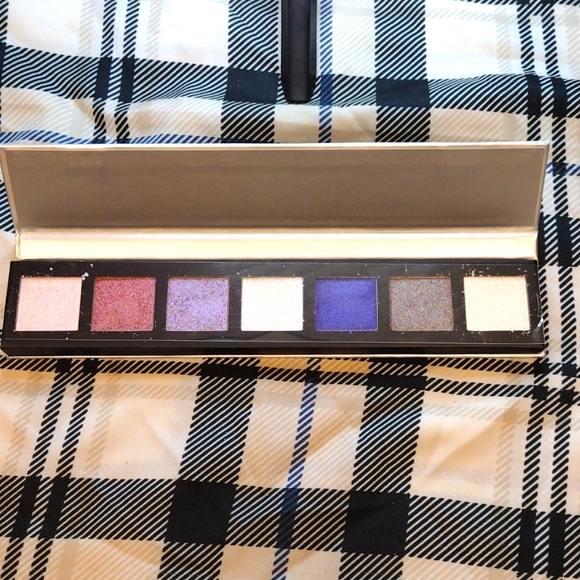 Makeup Revolution London Eyeshadow Palette - Picture 1 of 4